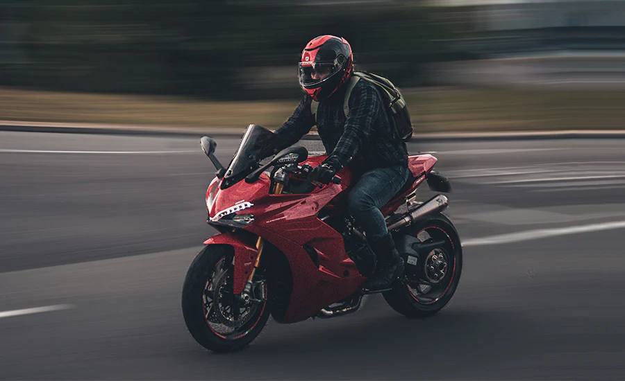 Motorcycle Riding Equipment -Motorcycle Riding Equipment 1.1 aggressive riding position